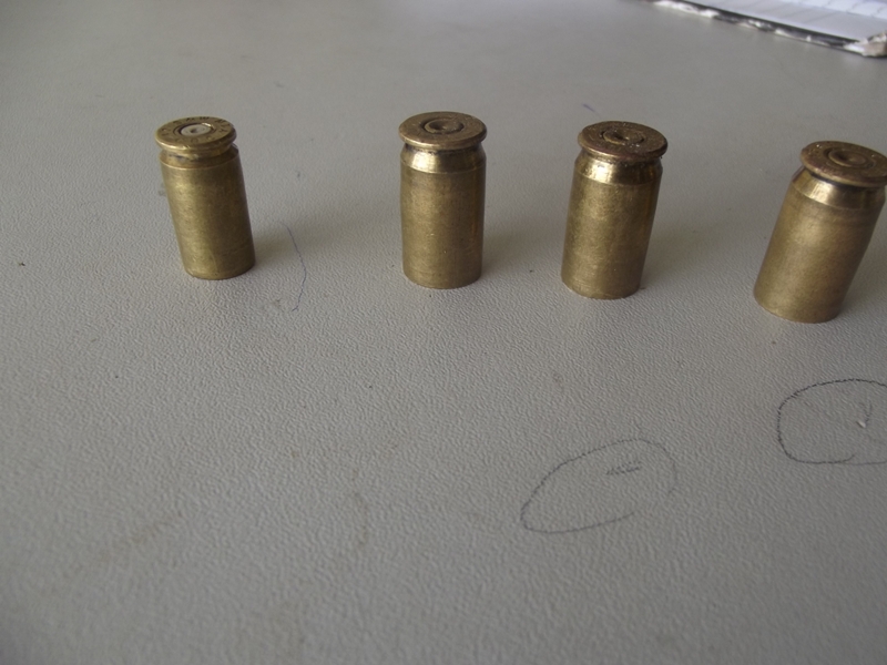 capsulas das armas usadas na ação